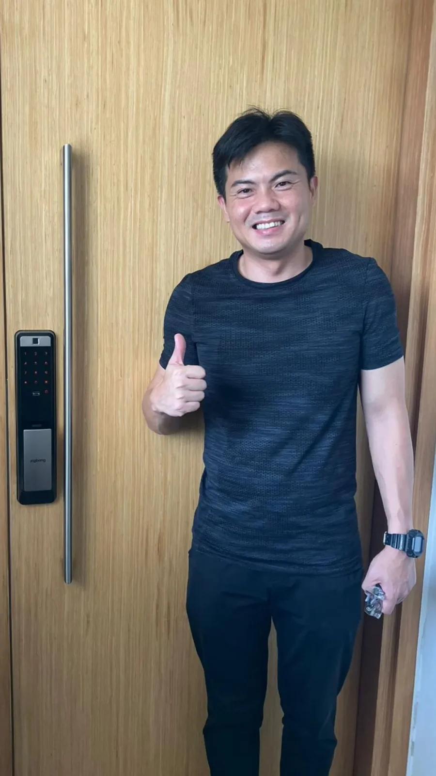 digital lock with happy customer (14) digital lock with happy customer (14)